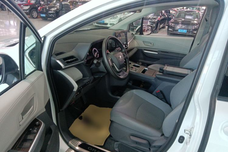 Used Toyota Granvia 2023 2.5L Hybrid Comfort Edition Left Front Seat