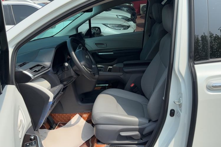 Used Toyota Granvia 2023 2.5L Hybrid Comfort Edition Left Front Seat