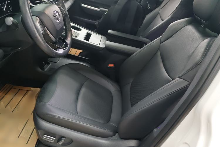 Used Toyota Granvia 2023 2.5L Hybrid Prestige VIP Edition Left Front Seat