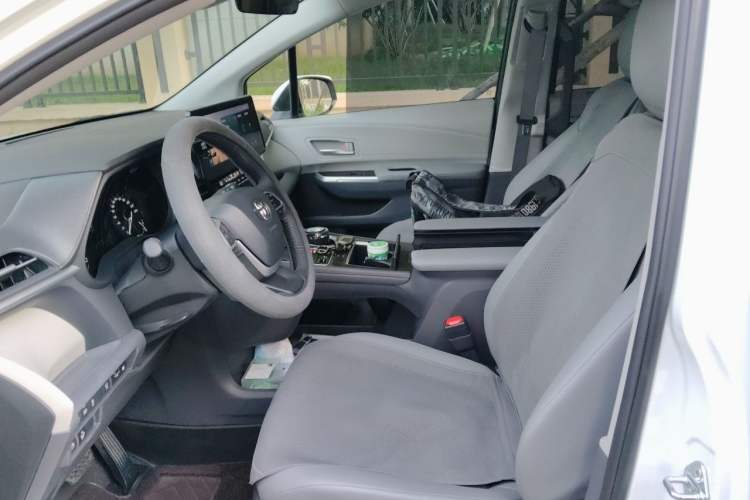 Used Toyota Granvia 2023 2.5L Hybrid Prestige PLUS Edition Left Front Seat