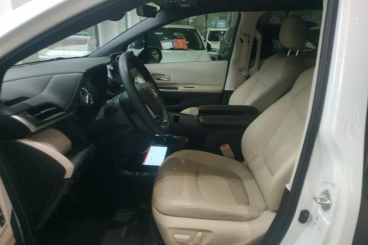 Used Toyota Granvia 2023 2.5L Hybrid Prestige VIP Edition Left Front Seat