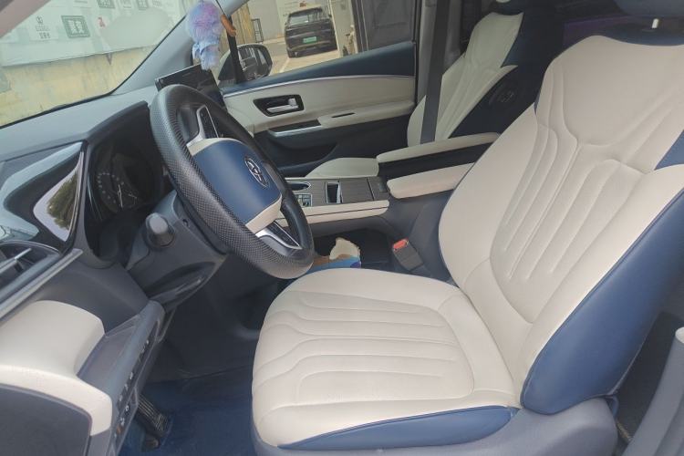 Used Toyota Granvia 2023 2.5L Hybrid Comfort Edition Left Front Seat