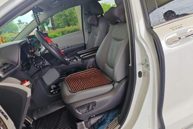 Used Toyota Granvia 2023 2.5L Hybrid Prestige PLUS Edition Left Front Seat