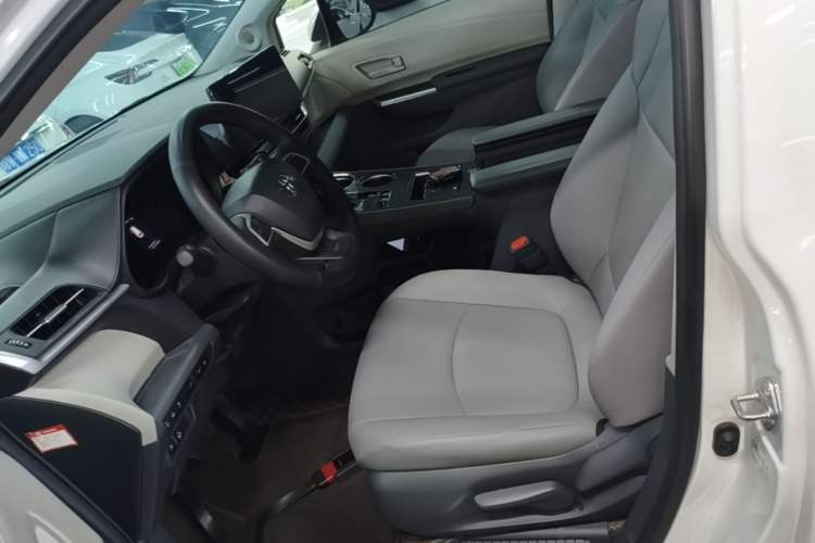 Used Toyota Granvia 2023 2.5L Hybrid Luxury Edition Left Front Seat