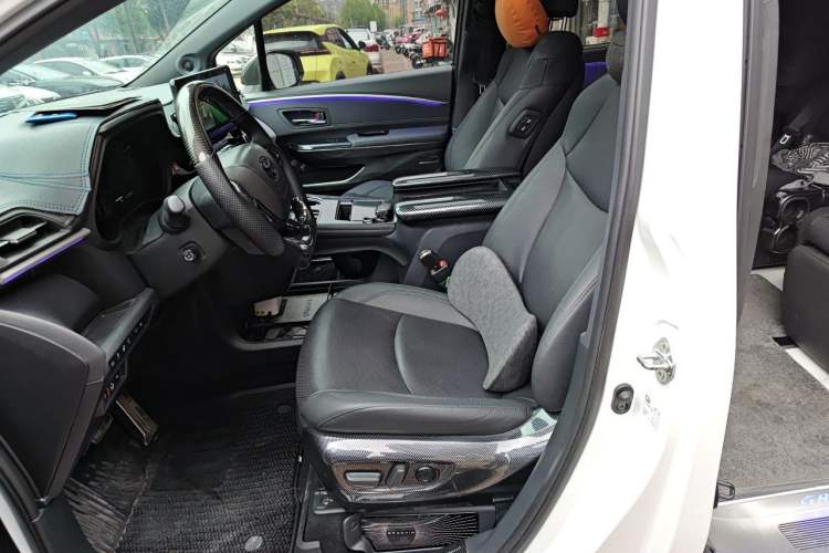 Used Toyota Granvia 2023 2.5L Hybrid Flagship VIP Edition Left Front Seat