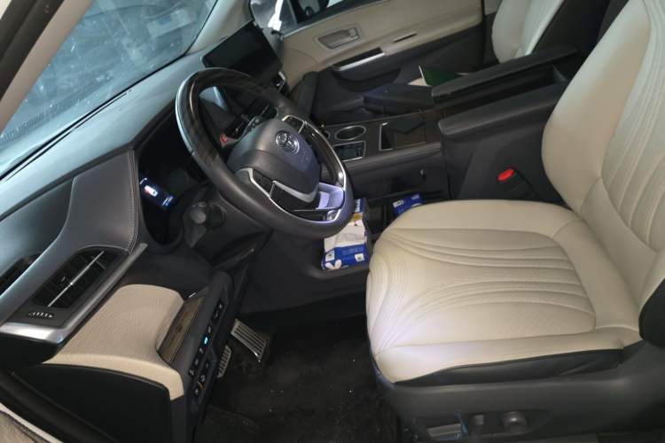 Used Toyota Granvia 2023 2.5L Hybrid Comfort Edition Left Front Seat