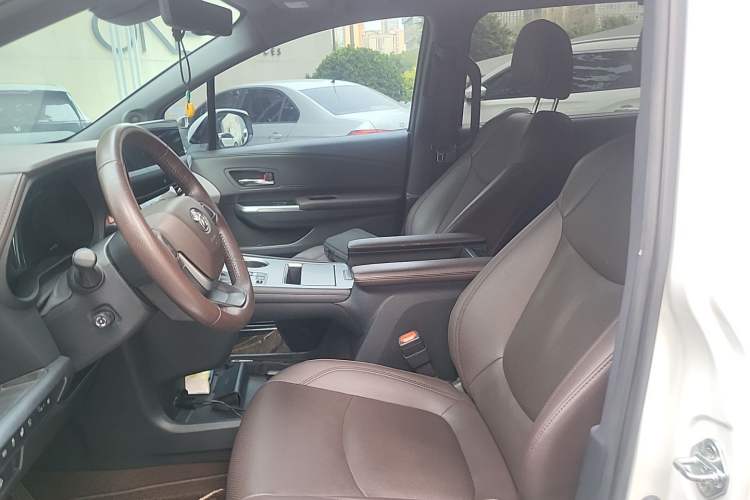 Used Toyota Granvia 2023 2.5L Hybrid Flagship VIP Edition Left Front Seat