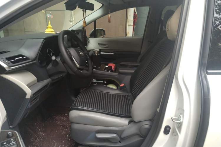 Used Toyota Granvia 2023 2.5L Hybrid Luxury Edition Left Front Seat