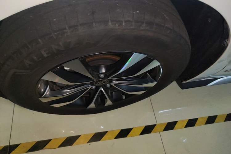 Used Toyota Granvia 2023 2.5L Hybrid Luxury Edition Left Front Wheel Hub