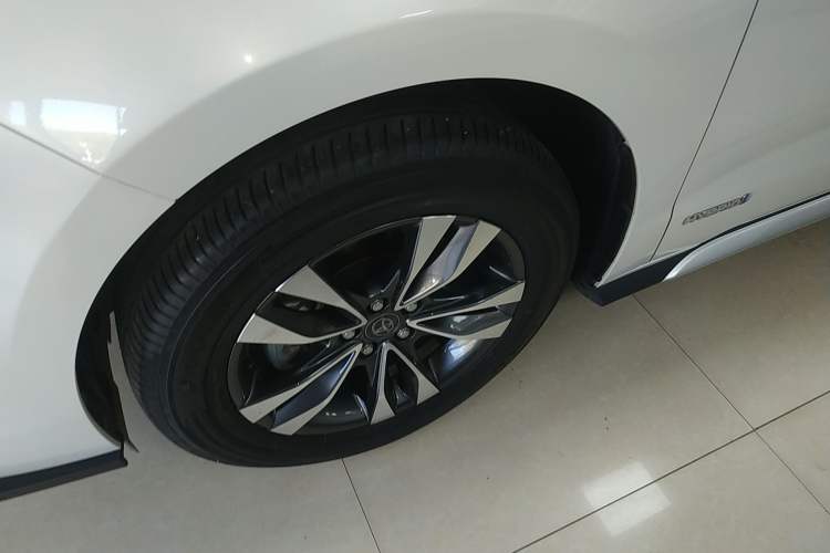 Used Toyota Granvia 2023 2.5L Hybrid Luxury Edition Left Front Wheel Hub
