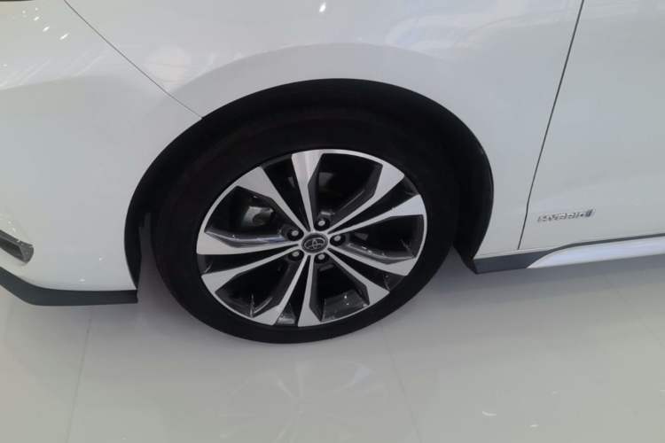 Used Toyota Granvia 2023 2.5L Hybrid Prestige PLUS Edition Left Front Wheel Hub