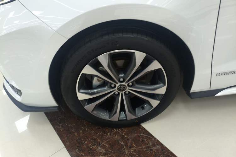 Used Toyota Granvia 2023 2.5L Hybrid Flagship VIP Edition Left Front Wheel Hub