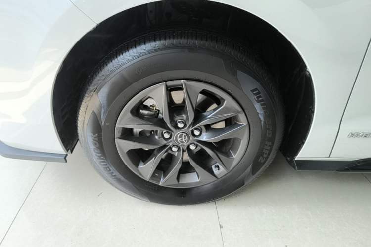 Used Toyota Granvia 2023 2.5L Hybrid Comfort Edition Left Front Wheel Hub