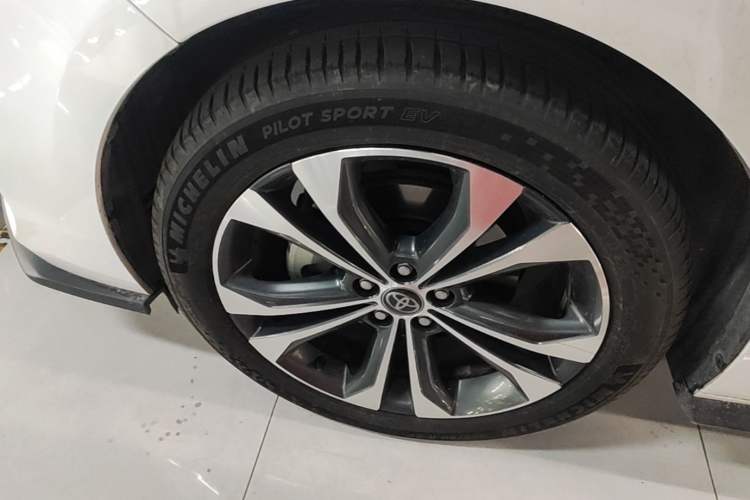 Used Toyota Granvia 2023 2.5L Hybrid Prestige PLUS Edition Left Front Wheel Hub