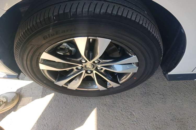 Used Toyota Granvia 2023 2.5L Hybrid Luxury Edition Left Front Wheel Hub