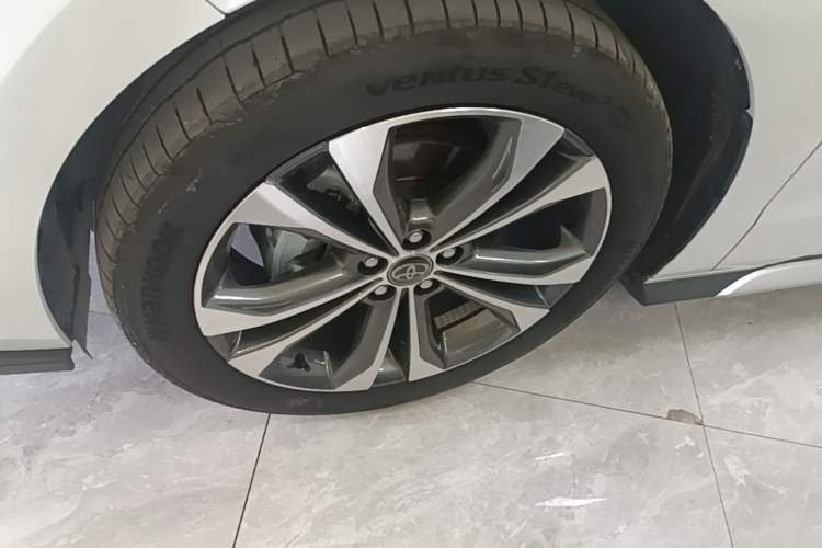 Used Toyota Granvia 2023 2.5L Hybrid Prestige PLUS Edition Left Front Wheel Hub
