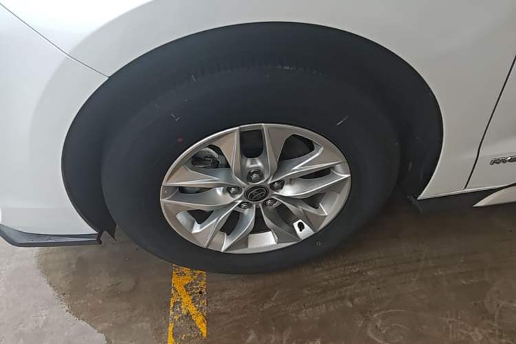 Used Toyota Granvia 2023 2.5L Hybrid Comfort Edition Left Front Wheel Hub