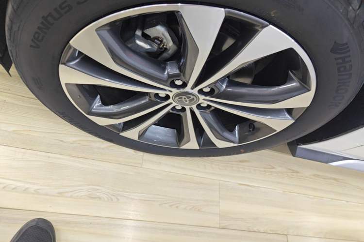 Used Toyota Granvia 2023 2.5L Hybrid Prestige PLUS Edition Left Front Wheel Hub