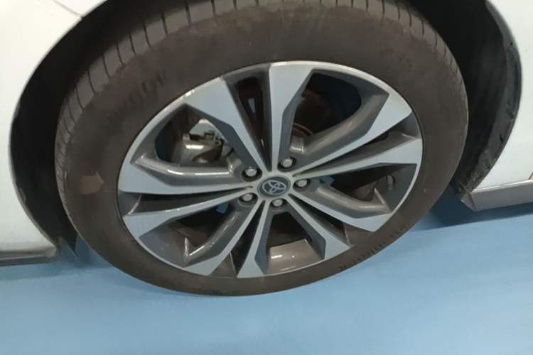 Used Toyota Granvia 2023 2.5L Hybrid Prestige PLUS Edition Left Front Wheel Hub
