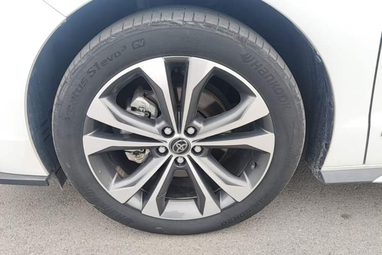 Used Toyota Granvia 2023 2.5L Hybrid Prestige PLUS Edition Left Front Wheel Hub