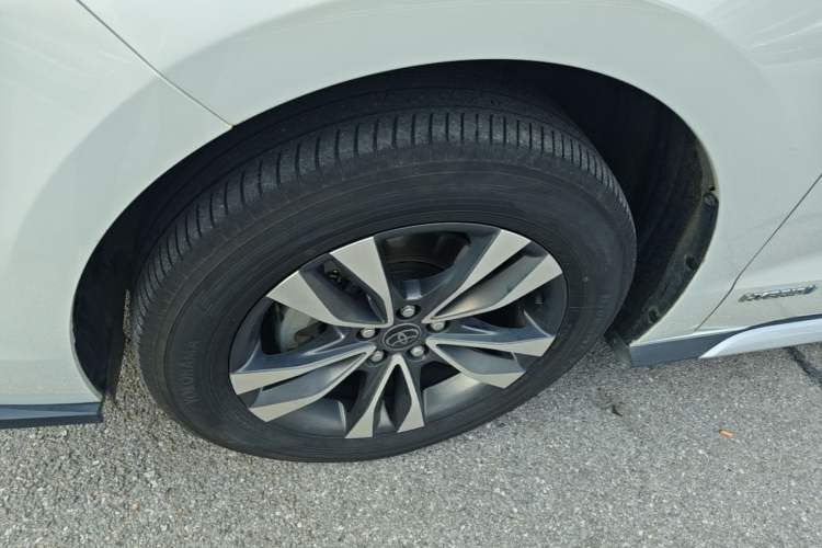 Used Toyota Granvia 2023 2.5L Hybrid Luxury Edition Left Front Wheel Hub