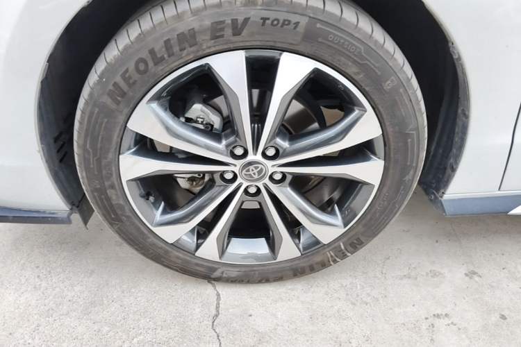 Used Toyota Granvia 2023 2.5L Hybrid Prestige PLUS Edition Left Front Wheel Hub