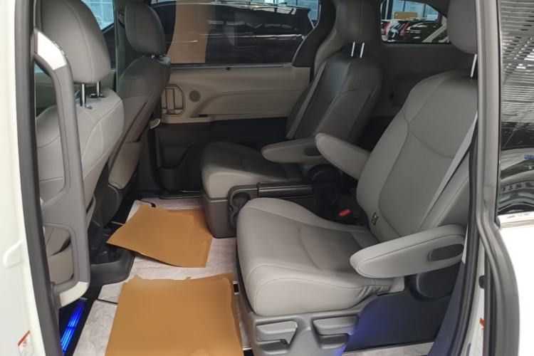 Used Toyota Granvia 2023 2.5L Hybrid Comfort Edition Left Rear Seat