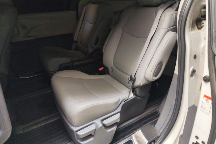 Used Toyota Granvia 2023 2.5L Hybrid Luxury Edition Left Rear Seat