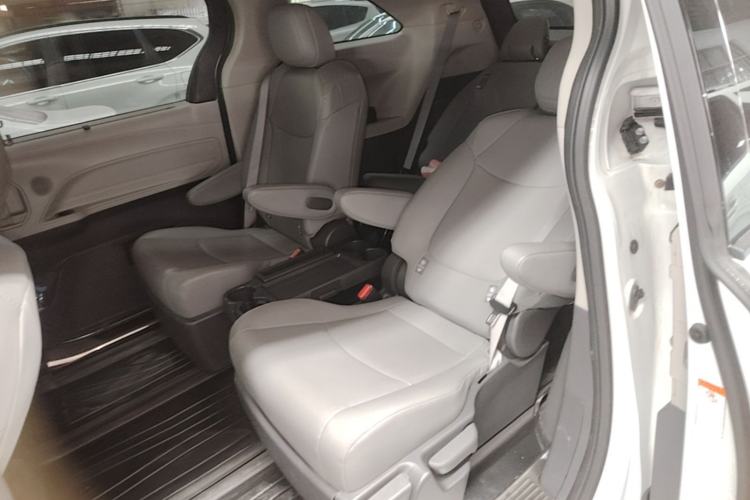 Used Toyota Granvia 2023 2.5L Hybrid Comfort Edition Left Rear Seat