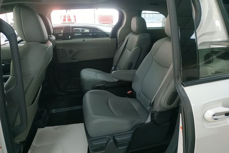Used Toyota Granvia 2023 2.5L Hybrid Luxury Edition Left Rear Seat