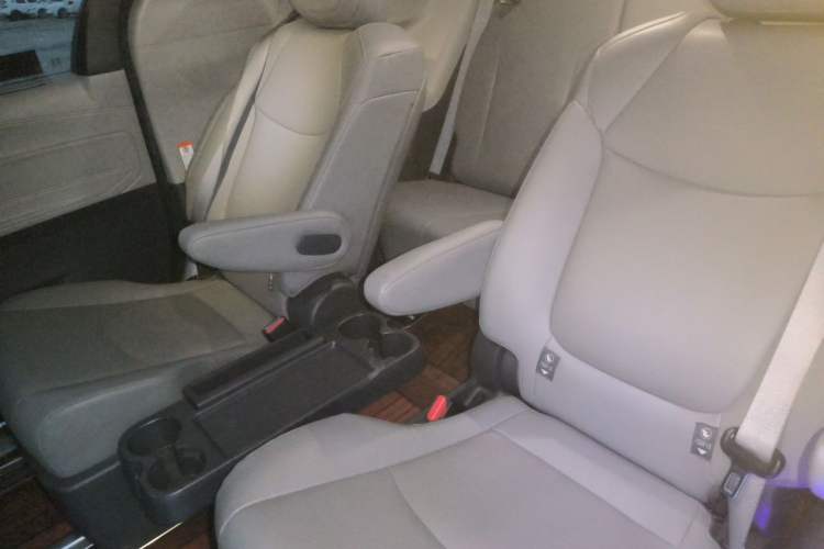 Used Toyota Granvia 2023 2.5L Hybrid Luxury Edition Left Rear Seat