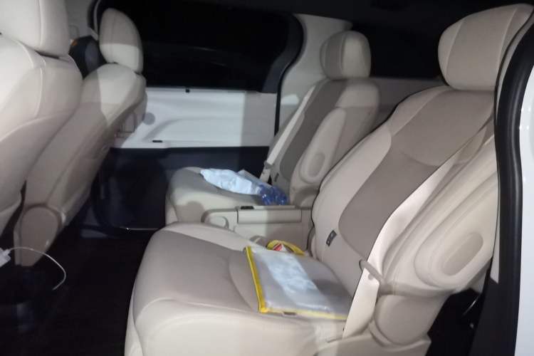 Used Toyota Granvia 2023 2.5L Hybrid Prestige VIP Edition Left Rear Seat