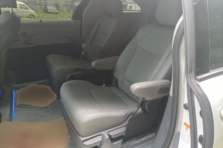 Used Toyota Granvia 2023 2.5L Hybrid Comfort Edition Left Rear Seat
