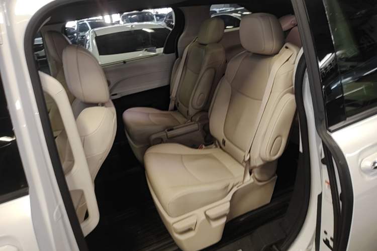 Used Toyota Granvia 2023 2.5L Hybrid Prestige PLUS Edition Left Rear Seat