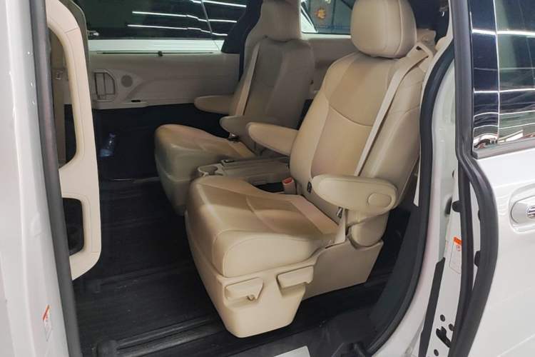 Used Toyota Granvia 2023 2.5L Hybrid Prestige PLUS Edition Left Rear Seat
