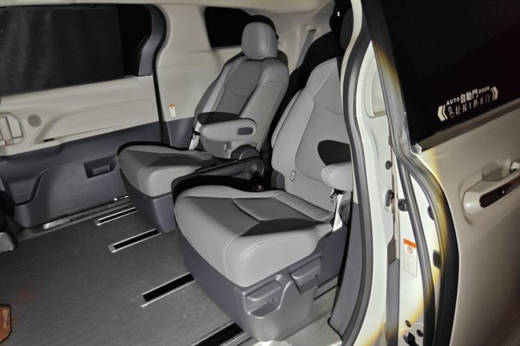Used Toyota Granvia 2023 2.5L Hybrid Luxury Edition Left Rear Seat