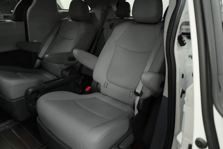 Used Toyota Granvia 2023 2.5L Hybrid Luxury Edition Left Rear Seat