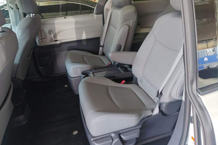 Used Toyota Granvia 2023 2.5L Hybrid Luxury Edition Left Rear Seat