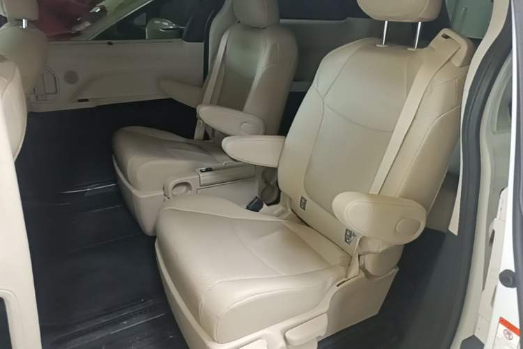 Used Toyota Granvia 2023 2.5L Hybrid Prestige PLUS Edition Left Rear Seat