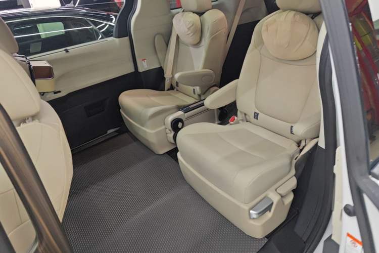 Used Toyota Granvia 2023 2.5L Hybrid Prestige PLUS Edition Left Rear Seat