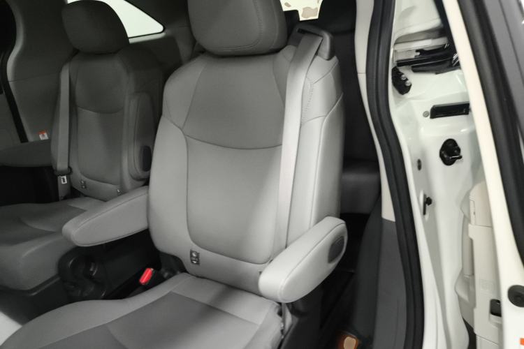 Used Toyota Granvia 2023 2.5L Hybrid Luxury Edition Left Rear Seat
