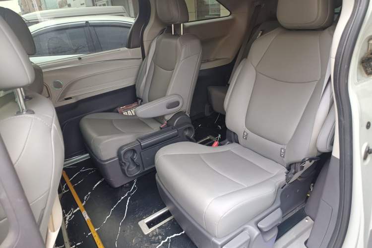 Used Toyota Granvia 2023 2.5L Hybrid Luxury Edition Left Rear Seat