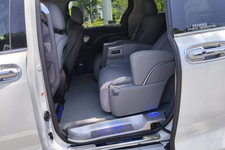Used Toyota Granvia 2023 2.5L Hybrid Prestige Wellness PLUS Edition Left Rear Seat