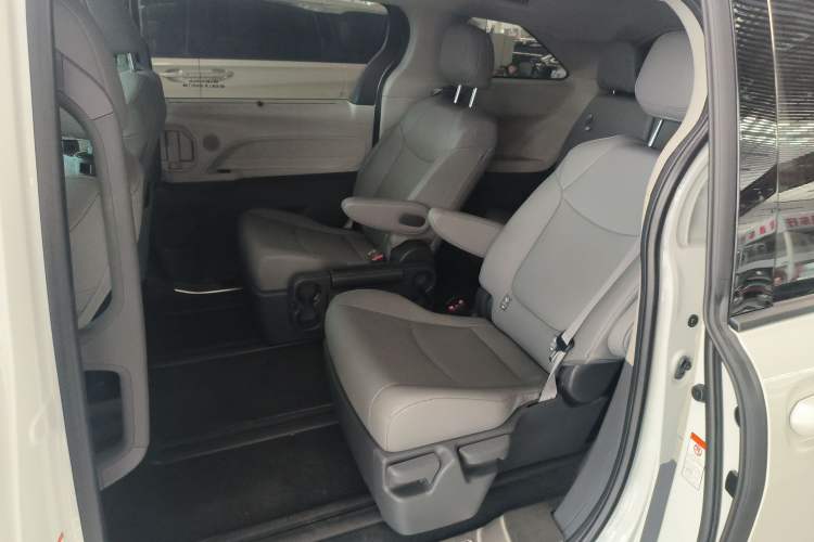 Used Toyota Granvia 2023 2.5L Hybrid Comfort Edition Left Rear Seat
