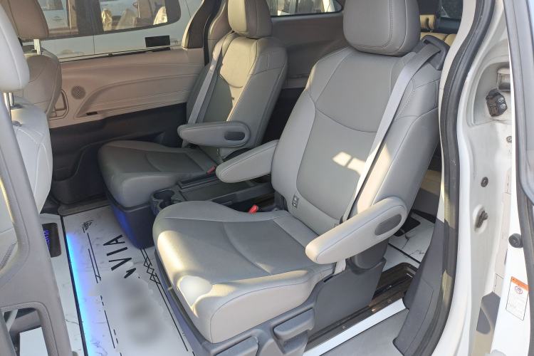 Used Toyota Granvia 2023 2.5L Hybrid Comfort Edition Left Rear Seat