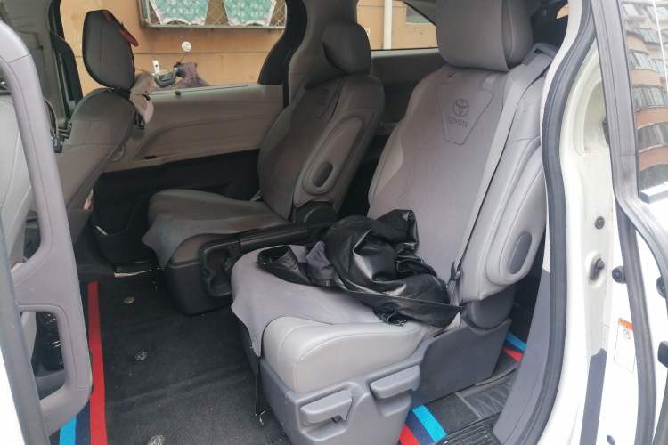 Used Toyota Granvia 2023 2.5L Hybrid Comfort Edition Left Rear Seat
