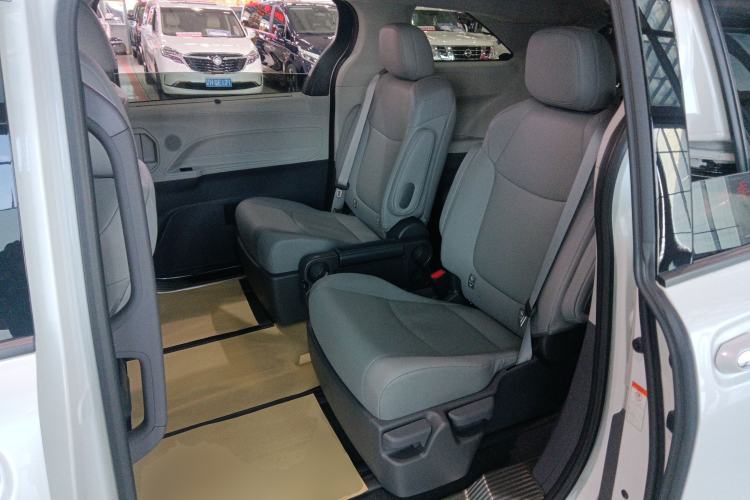 Used Toyota Granvia 2023 2.5L Hybrid Comfort Edition Left Rear Seat