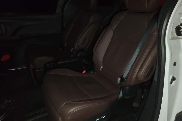 Used Toyota Granvia 2023 2.5L Hybrid Flagship VIP Edition Left Rear Seat