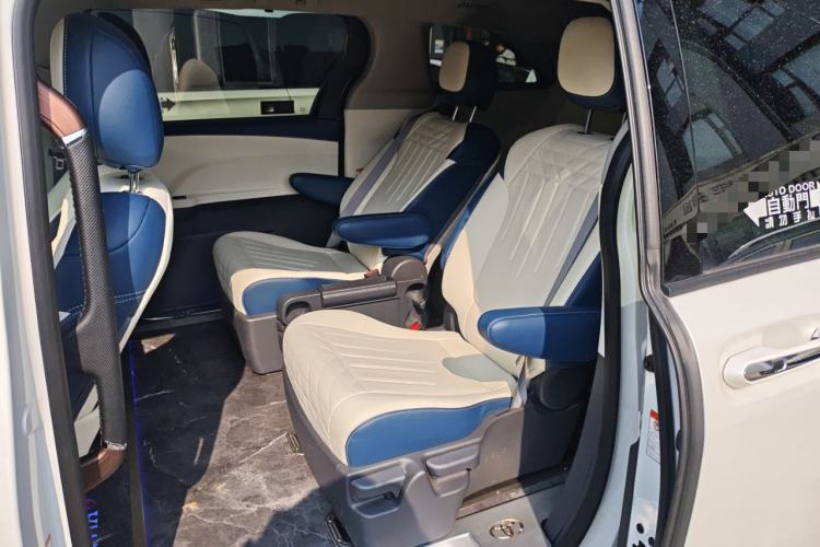 Used Toyota Granvia 2023 2.5L Hybrid Luxury Edition Left Rear Seat