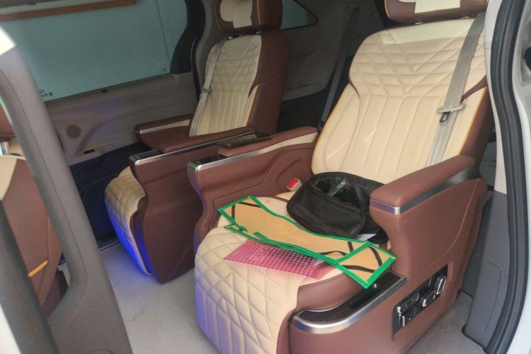 Used Toyota Granvia 2023 2.5L Hybrid Comfort Edition Left Rear Seat